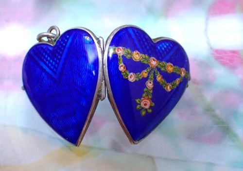 fig 3. A heart-shaped silver locket featuring cobalt blue guilloche enamel decorated with a hand-painted floral rose garland motif.