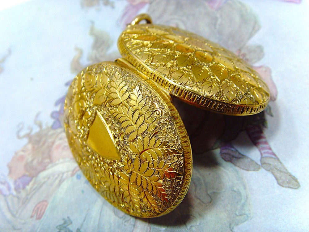 SOLD to Dedra / Antique Victorian 15ct gold fill large locket