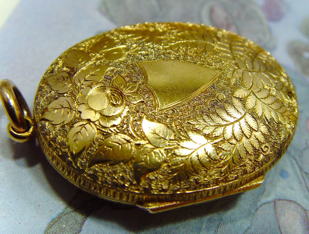 SOLD to Dedra / Antique Victorian 15ct gold fill large locket View IV