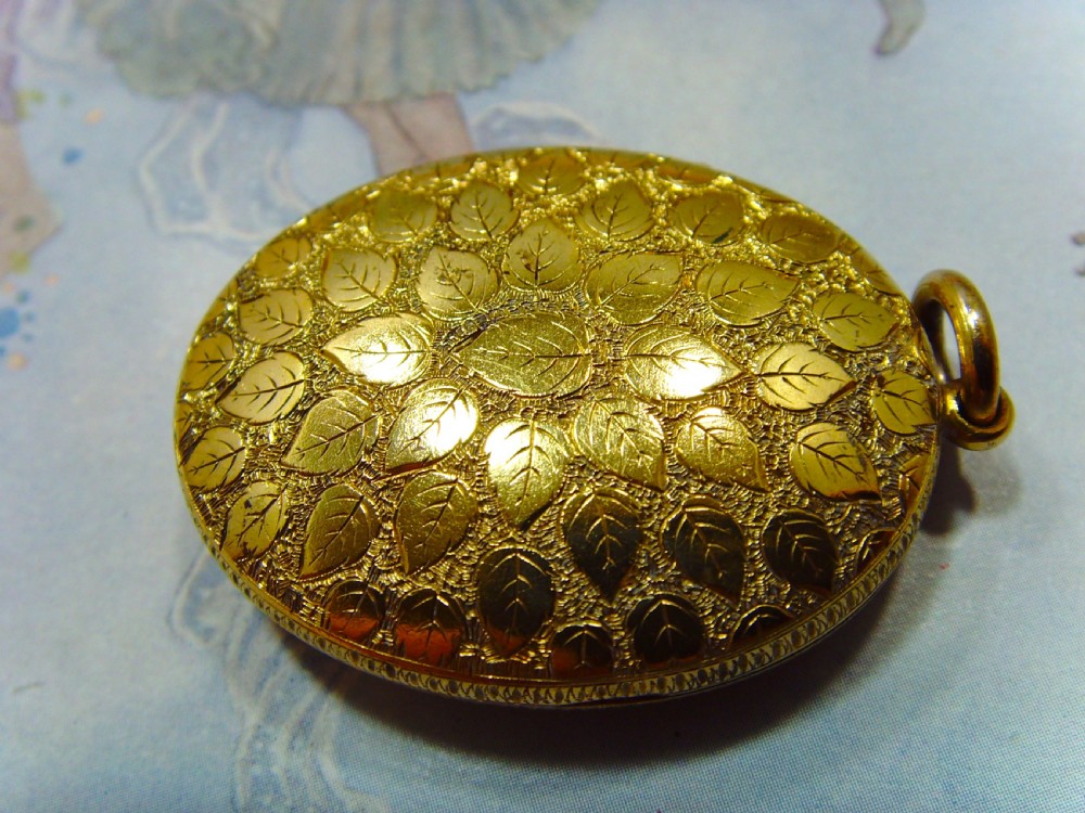 SOLD to Dedra / Antique Victorian 15ct gold fill large locket View V