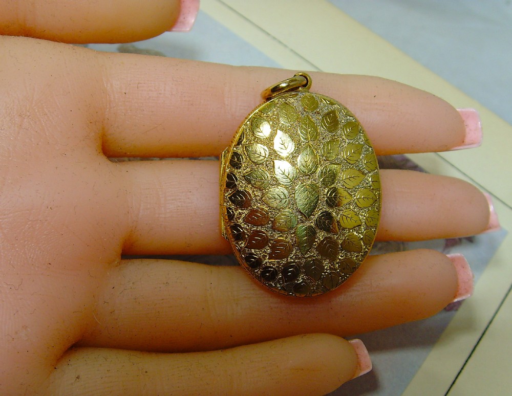 SOLD to Dedra / Antique Victorian 15ct gold fill large locket View VI