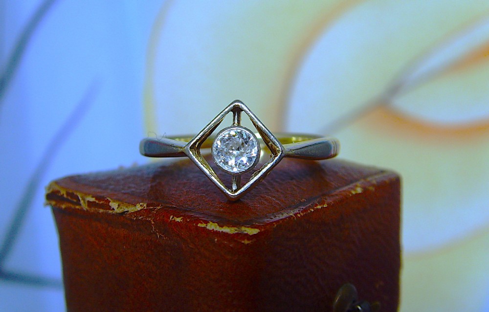 Antique Art Deco Diamond Solitaire 18 ct and platinum gold Ring View II