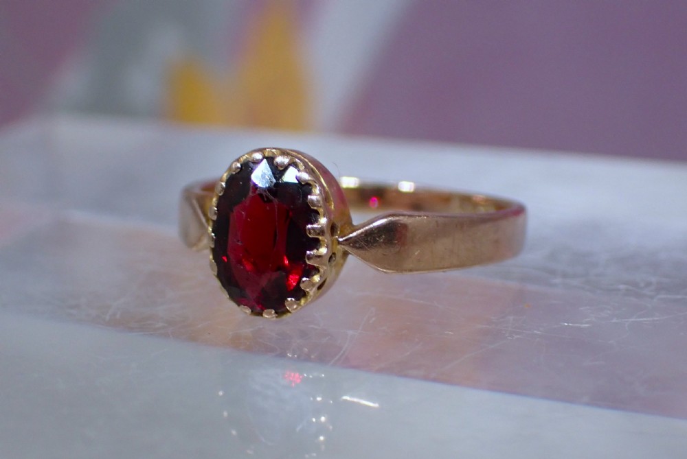 Antique Edwardian 9ct rose gold Garnet ring View V