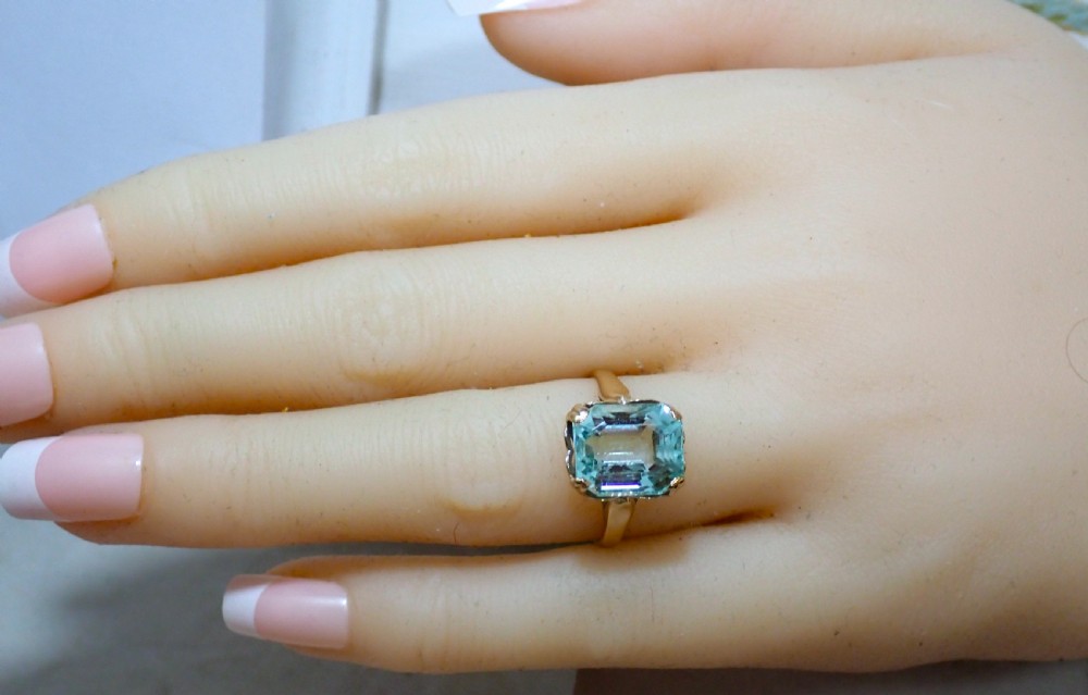 Mid-Century Vintage Aquamarine 9ct yellow gold ring View VI