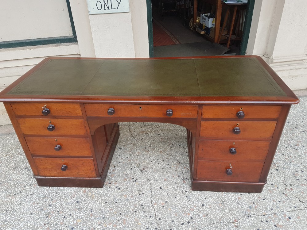 MAHOGANY PEDESTAL DESK 