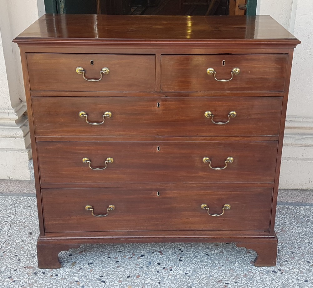 GEORGIAN  CHEST OF DRAWERS 