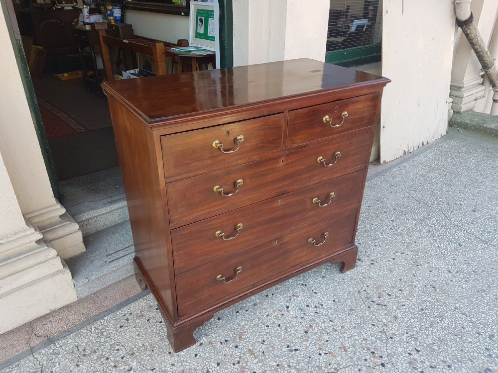 GEORGIAN  CHEST OF DRAWERS  View III