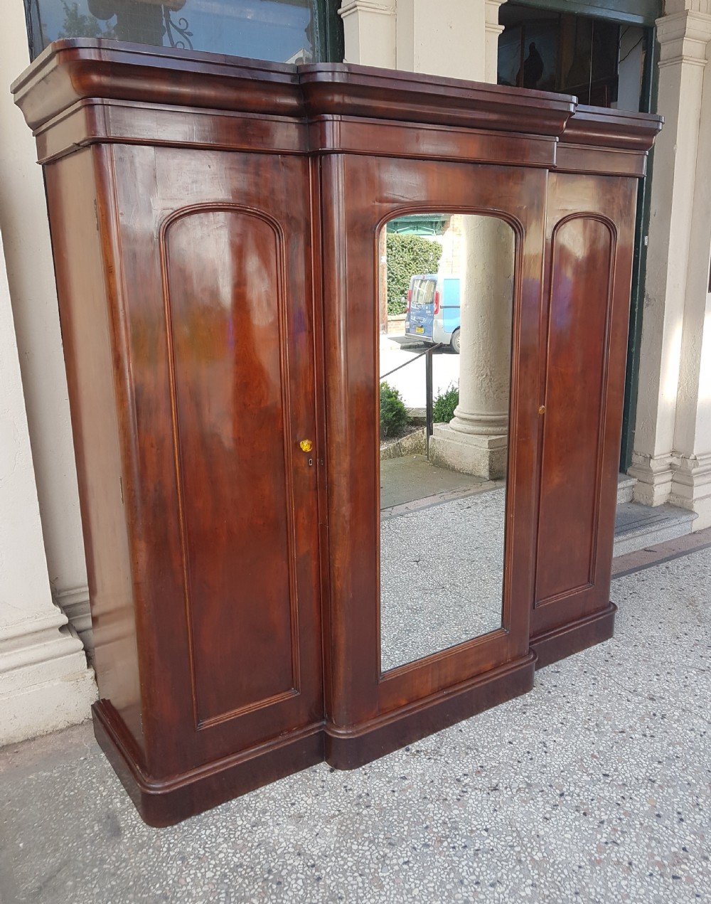 VICTORIAN  MAHOGANY WARDROBE 