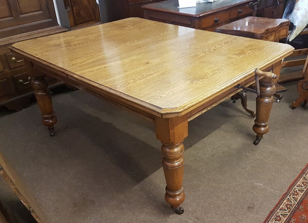 ANTIQUE OAK EXTENDING TABLE  View II