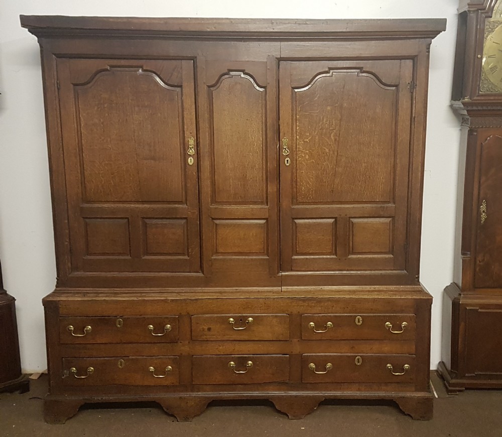 18 TH CENTURY OAK HOUSEKEEPERS CUPBOARD 