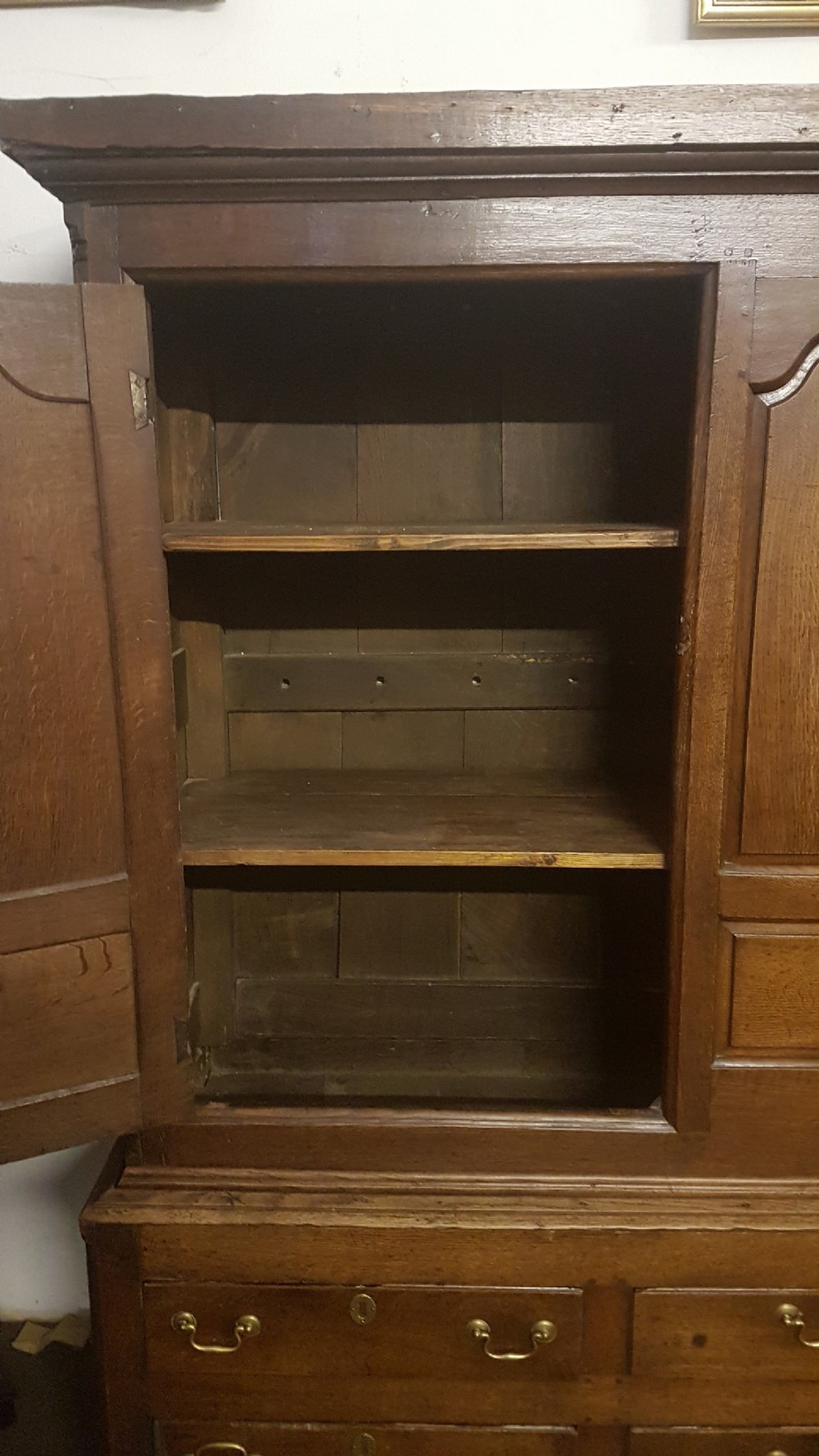 18 TH CENTURY OAK HOUSEKEEPERS CUPBOARD  View III