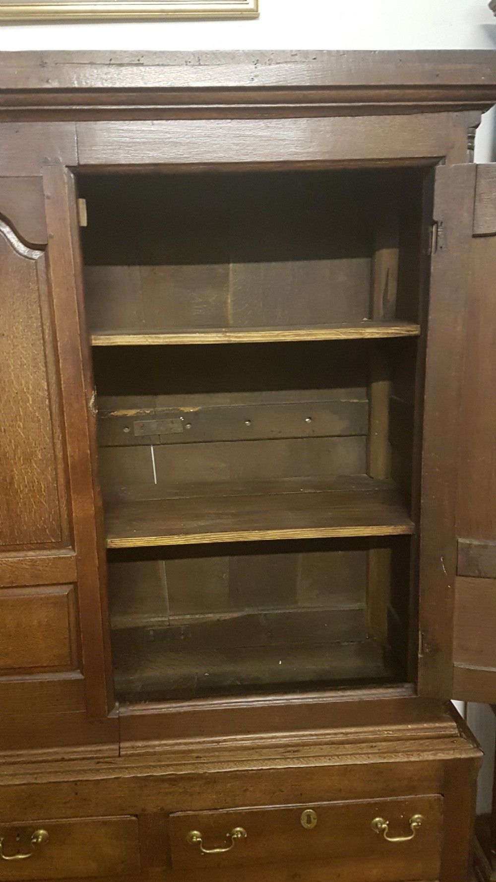 18 TH CENTURY OAK HOUSEKEEPERS CUPBOARD  View IV