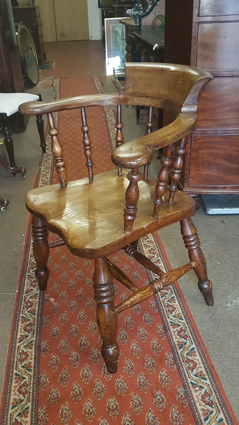 ANTIQUE CAPTAINS CHAIR / SMOKERS BOW  View III