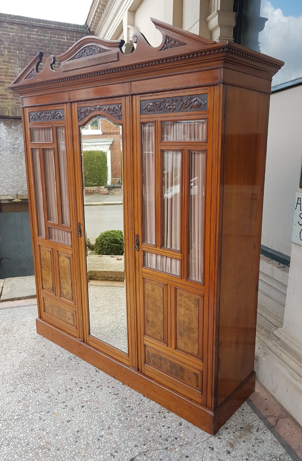 ANTIQUE WARDROBE View VI