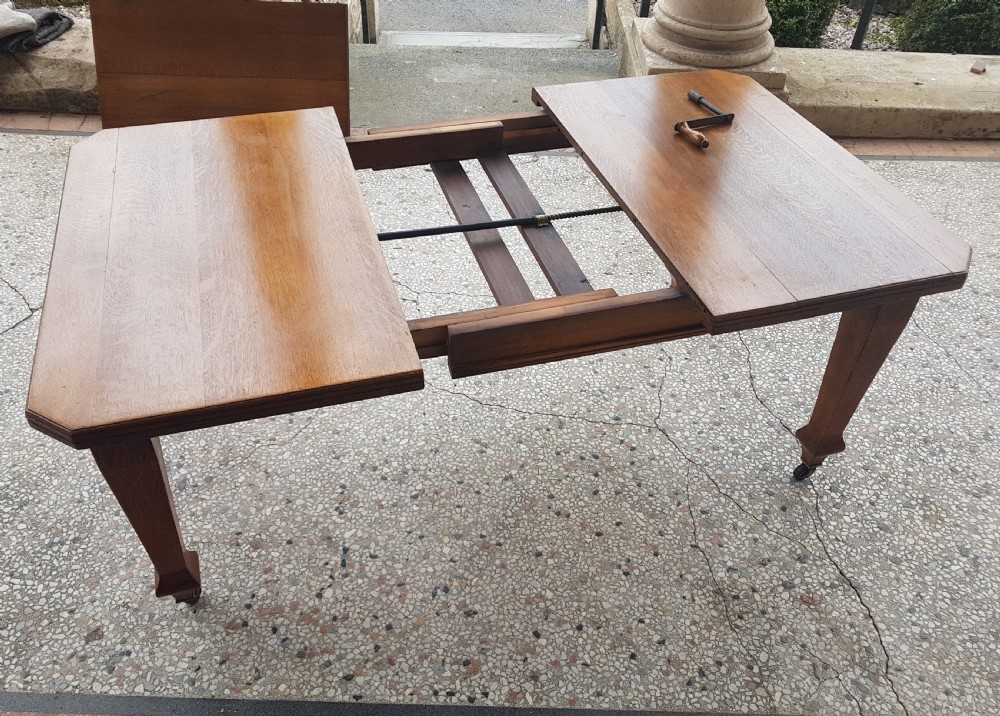 ANTIQUE OAK DINING   TABLE  View VII