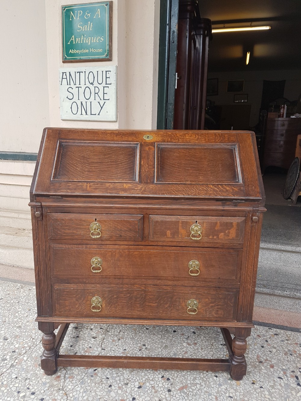  ANTIQUE OAK BUREAU 