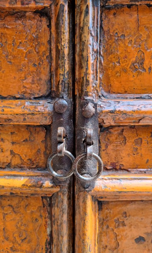 19TH CENTURY CHINESE LACQUERED CABINET - ADDITIONAL PHOTO 2