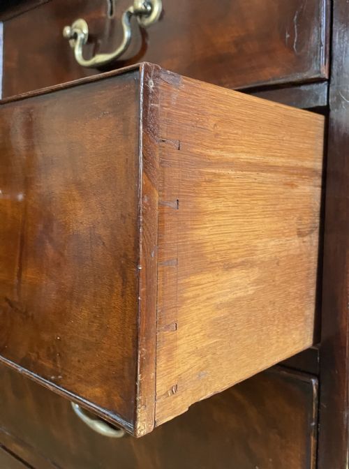 18TH CENTURY GEORGIAN MAHOGANY CHEST OF DRAWERS - ADDITIONAL PHOTO 6