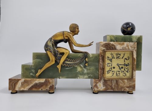 ART DECO CUBIST DESIGN CLOCK SET WITH BRONZE FIGURE OF A LADY - ADDITIONAL PHOTO 2