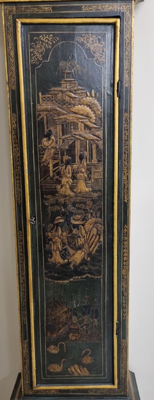 18TH CENTURY LACQUERED JAPANNED LONGCASE CLOCK FROM LONDON CIRCA 1740 - ADDITIONAL PHOTO 1