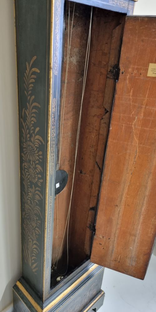 18TH CENTURY LACQUERED JAPANNED LONGCASE CLOCK FROM LONDON CIRCA 1740 - ADDITIONAL PHOTO 9