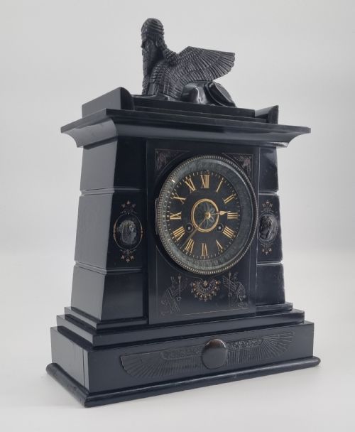 19TH CENTURY EGYPTIAN REVIVAL MANTEL CLOCK WITH PAIR OF GARNITURES CIRCA 1860 - ADDITIONAL PHOTO 9