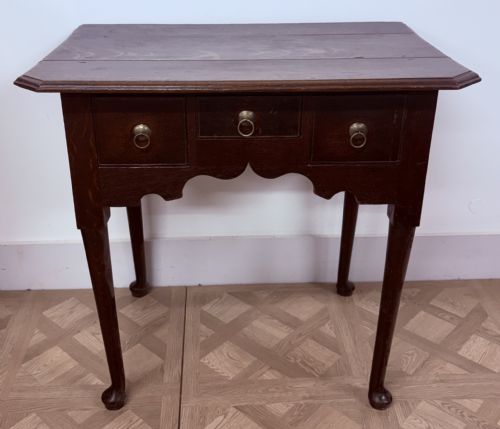 Early 18th-century English Oak Side Table