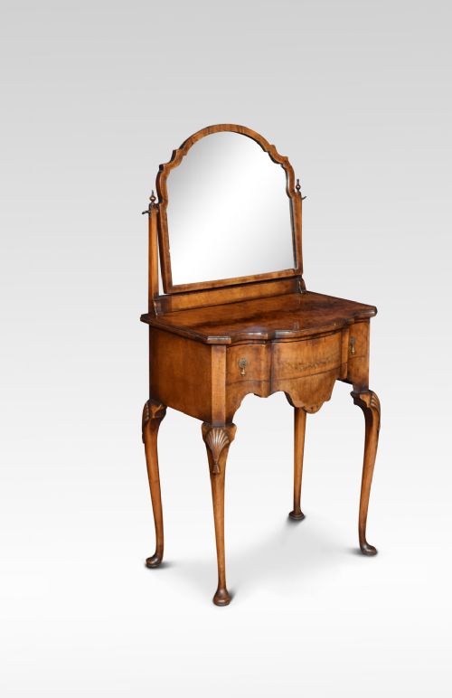 Figured Walnut Queen Ann Dressing Table