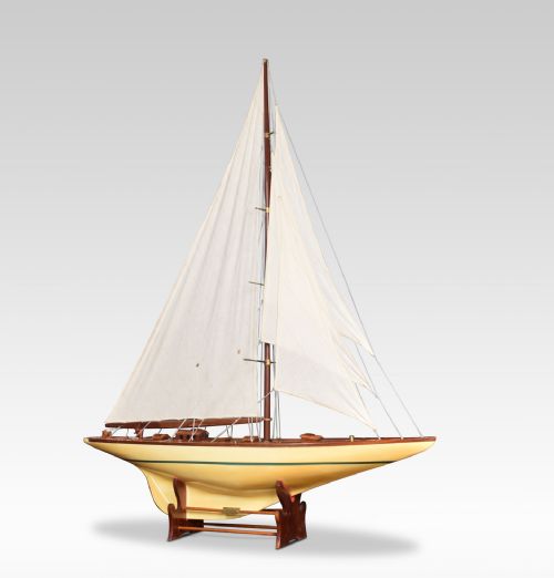Large Pond Yacht