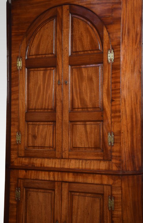 SUBSTANTIAL COUNTRY HOUSE MAHOGANY CORNER CUPBOARD - ADDITIONAL PHOTO 4