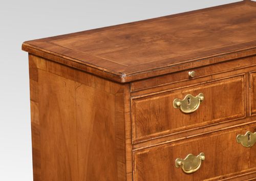 PAIR OF BACHELORS FIGURED WALNUT AND FEATHER BANDED CHESTS - ADDITIONAL PHOTO 4