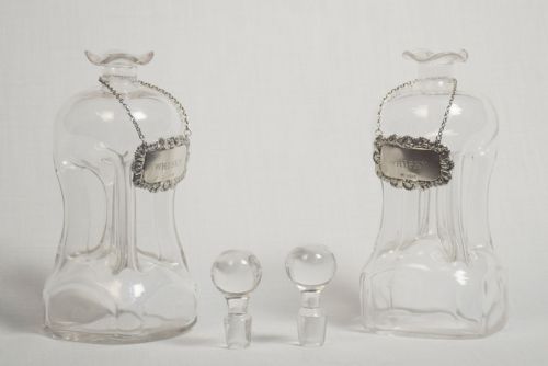 PAIR OF GLASS DECANTERS - ADDITIONAL PHOTO 3