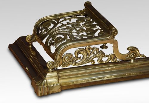 19TH CENTURY BRASS FENDER - ADDITIONAL PHOTO 2
