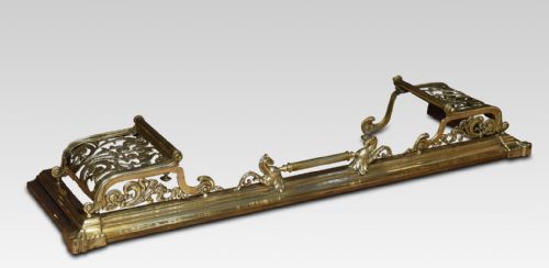 19TH CENTURY BRASS FENDER - ADDITIONAL PHOTO 5