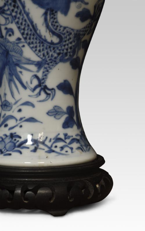 CHINESE BLUE AND WHITE VASE LAMP - ADDITIONAL PHOTO 2