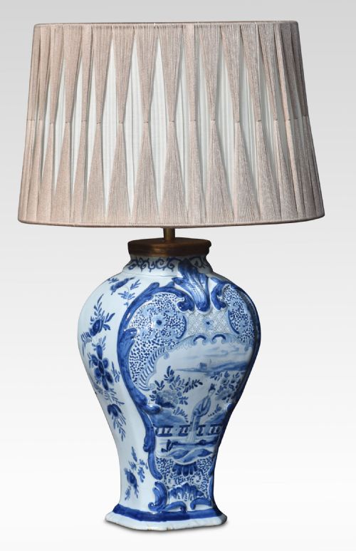 CHINESE BLUE AND WHITE VASE LAMP - ADDITIONAL PHOTO 1