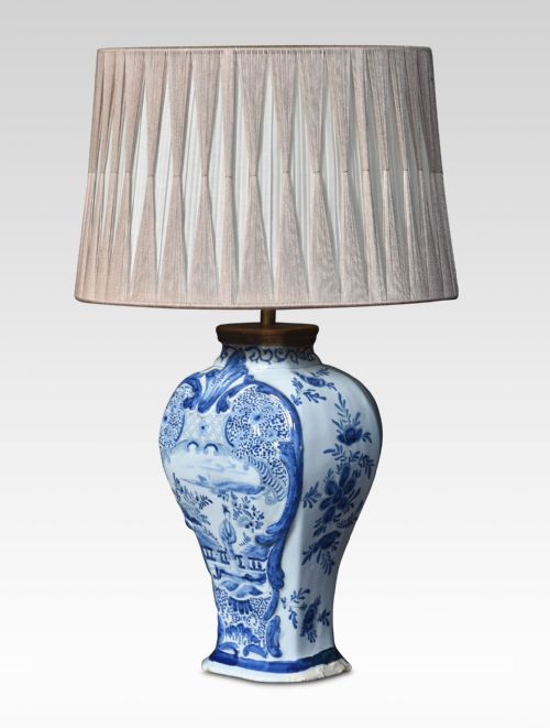 CHINESE BLUE AND WHITE VASE LAMP - ADDITIONAL PHOTO 2