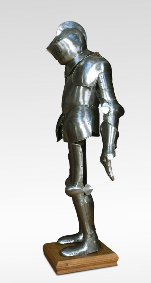 SUIT OF 16TH CENTURY STYLE ARMOUR - ADDITIONAL PHOTO 7