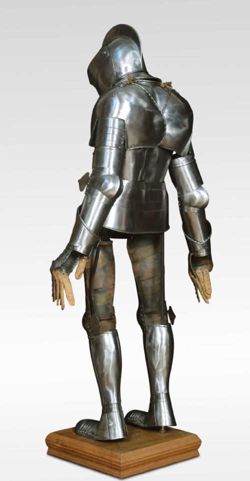 SUIT OF 16TH CENTURY STYLE ARMOUR - ADDITIONAL PHOTO 9