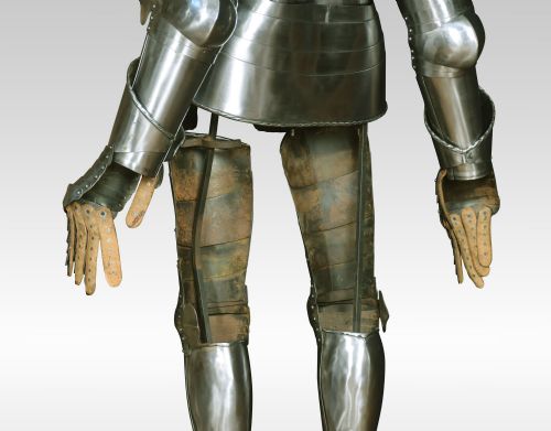 SUIT OF 16TH CENTURY STYLE ARMOUR - ADDITIONAL PHOTO 11
