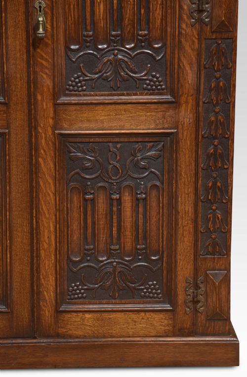 GOTHIC REVIVAL OAK WARDROBE - ADDITIONAL PHOTO 6
