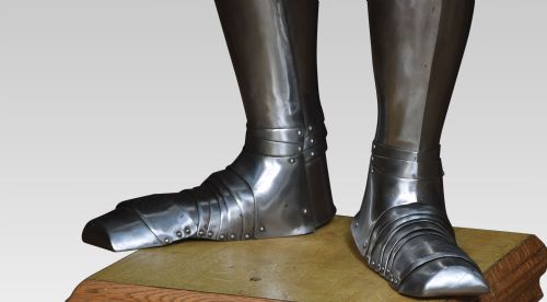 SUIT OF ARMOUR IN THE 17TH CENTURY STYLE - ADDITIONAL PHOTO 3