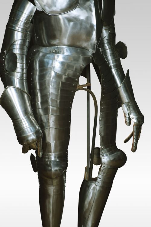 SUIT OF ARMOUR IN THE 17TH CENTURY STYLE - ADDITIONAL PHOTO 9