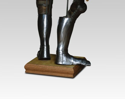 SUIT OF ARMOUR IN THE 17TH CENTURY STYLE - ADDITIONAL PHOTO 12