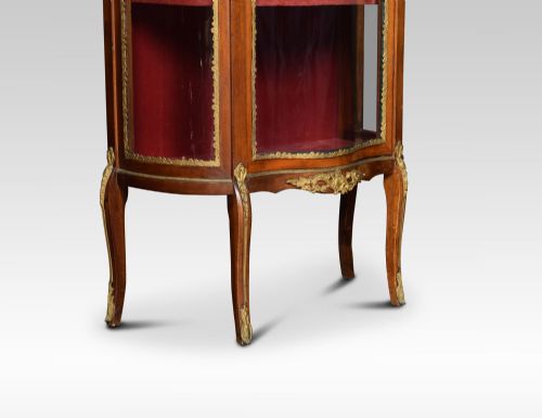 SERPENTINE FRONTED DISPLAY CABINET OF SMALL PROPORTIONS - ADDITIONAL PHOTO 4