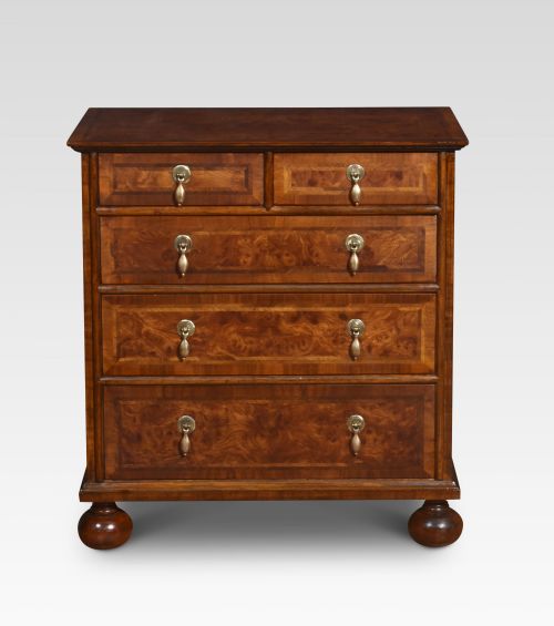 PAIR OF BACHELORS FIGURED WALNUT CHEST OF DRAWERS - ADDITIONAL PHOTO 5