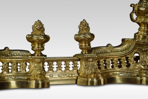 19TH CENTURY ADJUSTABLE FRENCH GILTBRASS FENDER - ADDITIONAL PHOTO 4