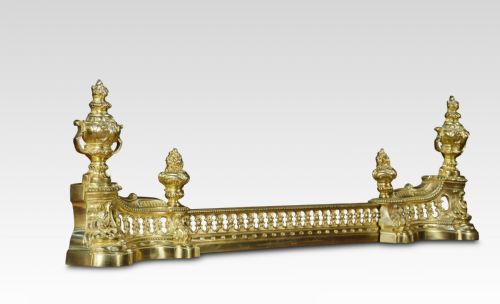 19TH CENTURY ADJUSTABLE FRENCH GILTBRASS FENDER - ADDITIONAL PHOTO 6