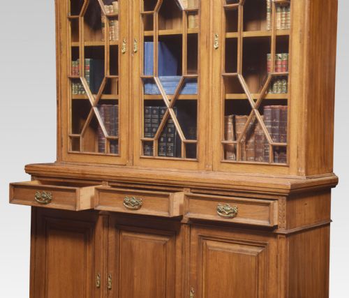OAK THREE DOOR BOOKCASE - ADDITIONAL PHOTO 5