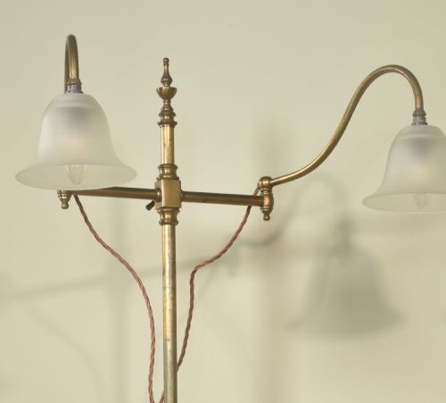 PAIR OF BRASS AJUSTABLE READING LAMPS - ADDITIONAL PHOTO 3